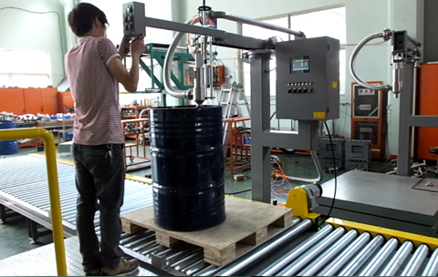 仲恒噸桶定量液體灌裝機測試視頻
