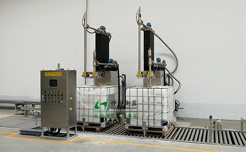 仲恒GAF1500L2-A自動灌裝生產(chǎn)線 全自動灌裝機(jī)客戶安裝現(xiàn)場！