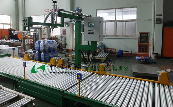 我司噸桶液體灌裝機準備出貨1
